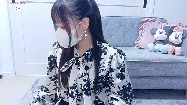 Snapshot of YURi_luv chatting on 10/22/25, 11:10 YURi luv online show from 10/22/25, 11:10