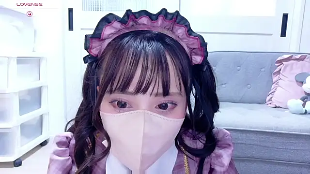 Snapshot of YURi_luv chatting on 10/27/25, 12:53 YURi luv online show from 10/27/25, 12:53