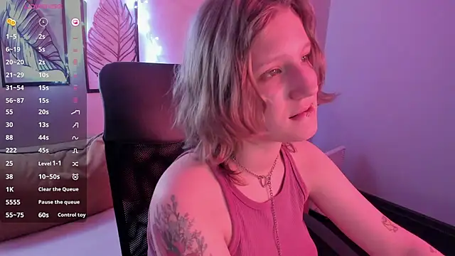 Hailey Foxy online show from 12/04/25, 08:12