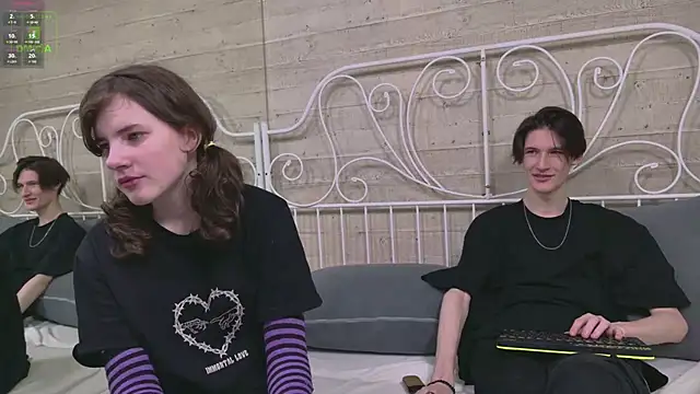 Snapshot of ViviaraNGendy chatting on 09/21/25, 10:39 ViviaraNGendy online show from 09/21/25, 10:39