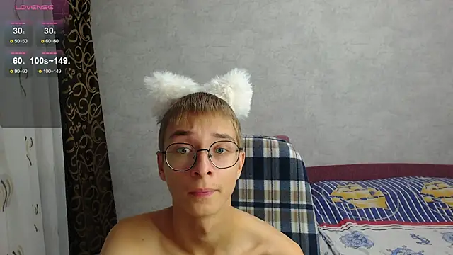 Snapshot of glasses_cat chatting on 09/09/25, 05:23 glasses cat online show from 09/09/25, 05:23