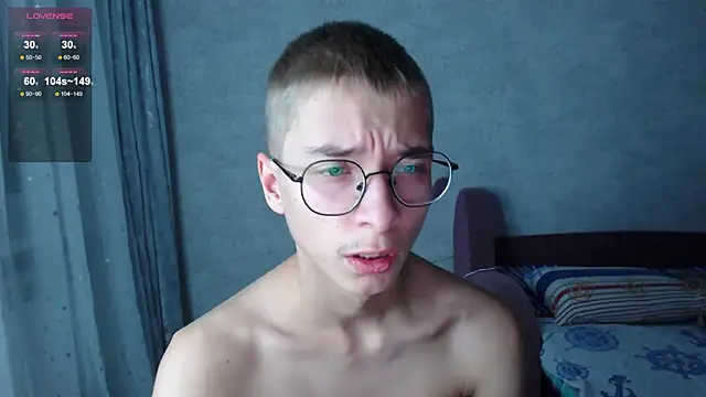 glasses cat online show from 11/18/25, 08:57