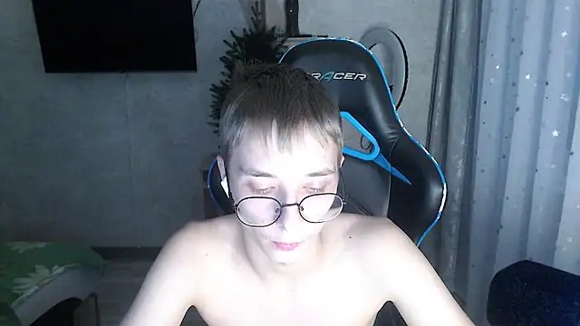 glasses cat online show from 01/16/26, 05:44