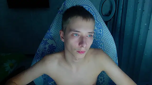 glasses cat online show from 02/10/26, 09:52