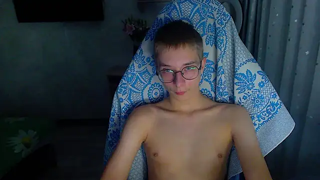 glasses cat online show from 02/14/26, 11:34