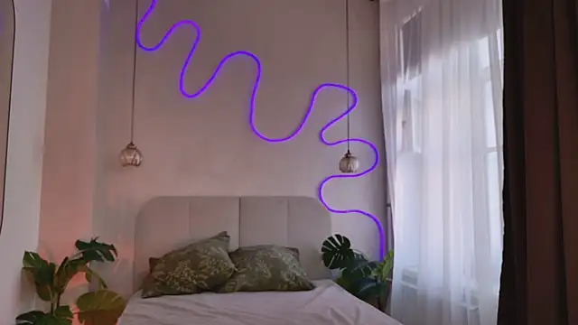 Lina Glow online show from 04/12/26, 07:02