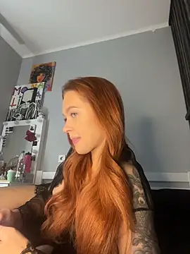 LittleFox    online show from 04/18/26, 07:23