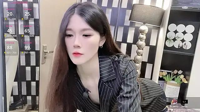 Yueyue-MM online show from 11/28/25, 02:03