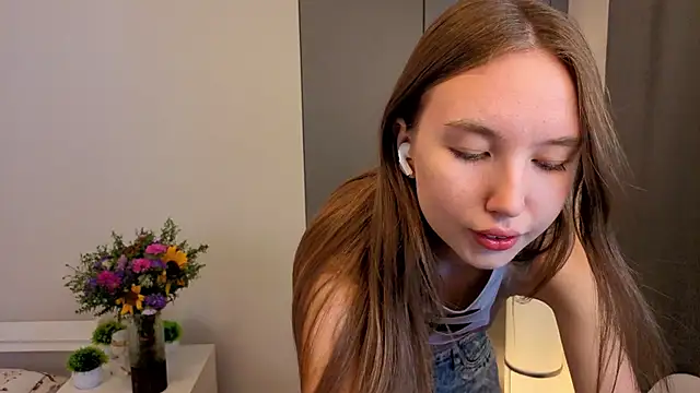 ElfredaTupy online show from 09/14/25, 06:12