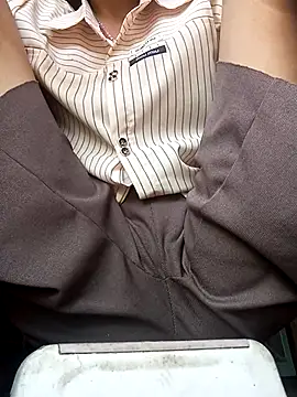 Snapshot of simi-lucy chatting on 10/28/25, 06:28 simi-lucy online show from 10/28/25, 06:28