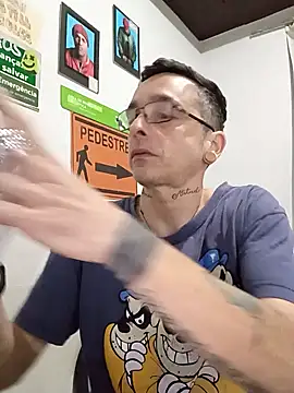 dinho carioca online show from 10/22/25, 03:34