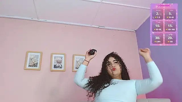 lourdes moon22 online show from 09/28/25, 02:39