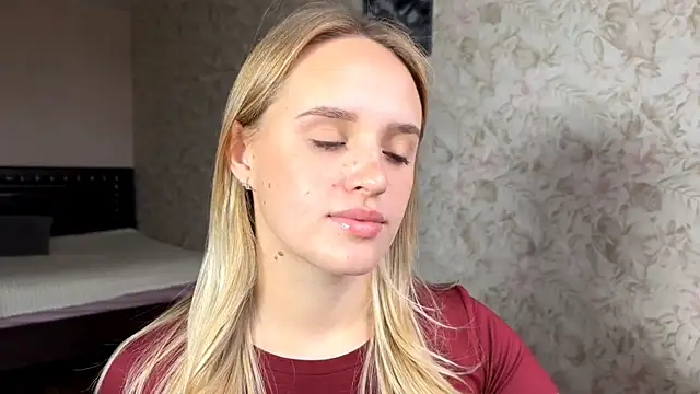 ElisabetLorney online show from 10/07/25, 07:38