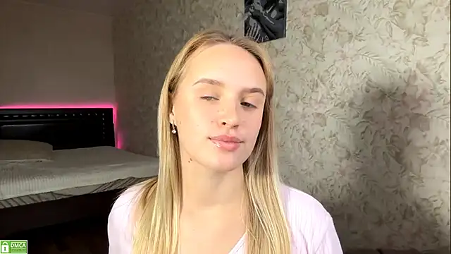 ElisabetLorney online show from 10/28/25, 07:34