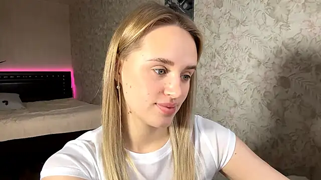 ElisabetLorney online show from 11/25/25, 08:03