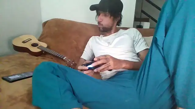 Snapshot of Alejandro92_cali chatting on 06/25/26, 10:47 Alejandro92 cali online show from 06/25/26, 10:47