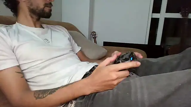 Snapshot of Alejandro92_cali chatting on 07/05/26, 04:19 Alejandro92 cali online show from 07/05/26, 04:19
