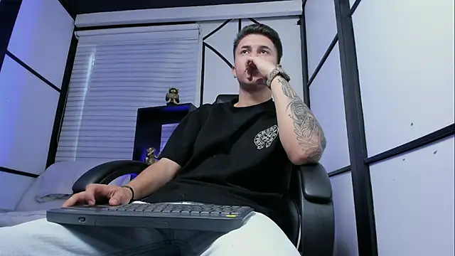 liaamsmiith  online show from 09/10/25, 02:50