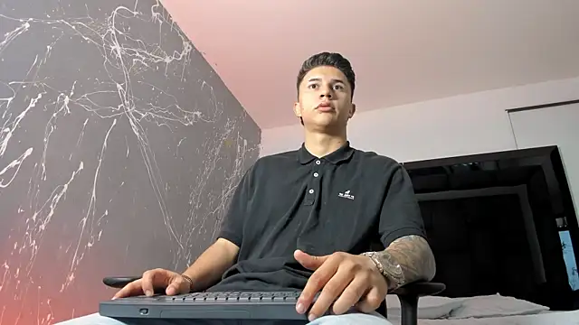 liaamsmiith  online show from 09/20/25, 11:44