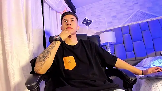 liaamsmiith  online show from 10/12/25, 12:04