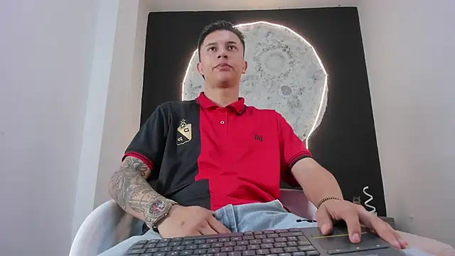 liaamsmiith  online show from 10/18/25, 12:17