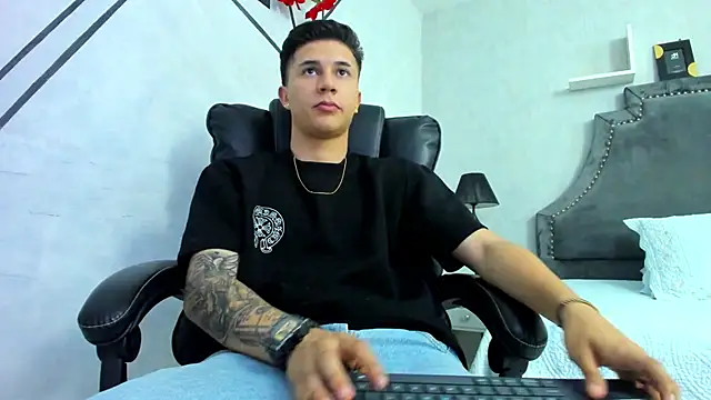 liaamsmiith  online show from 11/20/25, 12:27