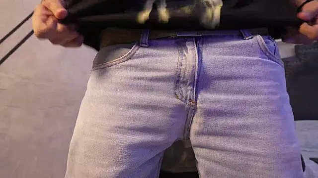 liaamsmiith  online show from 11/24/25, 12:49