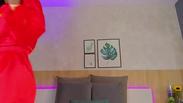 mia gate online show from 10/10/25, 12:37