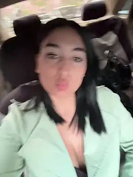 Scarlett 12 online show from 10/15/25, 11:32