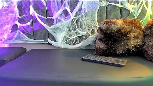 Snapshot of Rowan_Mills chatting on 10/11/25, 08:18 Rowan Mills online show from 10/11/25, 08:18