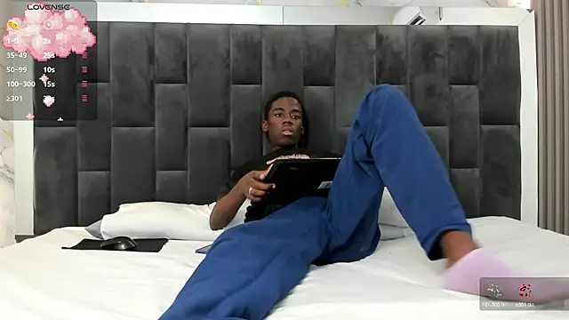 Snapshot of Alan_blacke chatting on 09/26/25, 08:13 Alan blacke online show from 09/26/25, 08:13