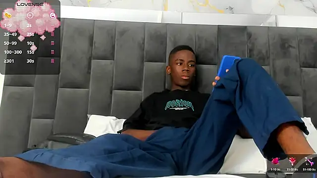 Snapshot of Alan_blacke chatting on 10/09/25, 07:23 Alan blacke online show from 10/09/25, 07:23