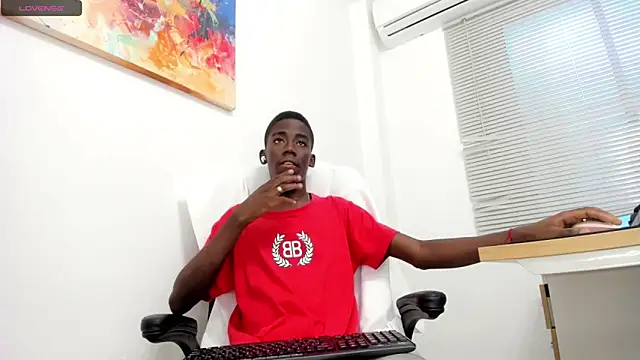 Snapshot of Alan_blacke chatting on 10/25/25, 12:34 Alan blacke online show from 10/25/25, 12:34