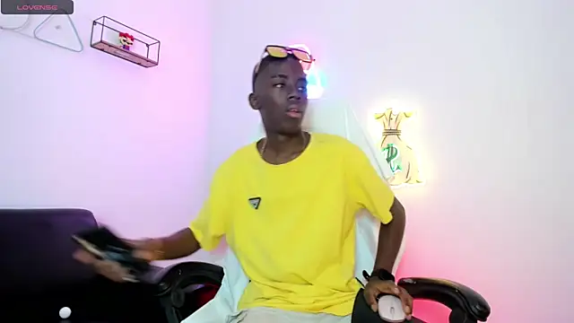 Snapshot of Alan_blacke chatting on 10/30/25, 07:47 Alan blacke online show from 10/30/25, 07:47