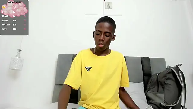 Snapshot of Alan_blacke chatting on 11/05/25, 08:53 Alan blacke online show from 11/05/25, 08:53