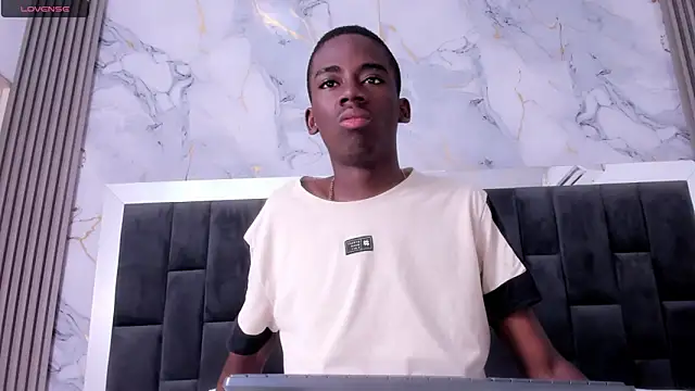 Snapshot of Alan_blacke chatting on 11/26/25, 01:12 Alan blacke online show from 11/26/25, 01:12