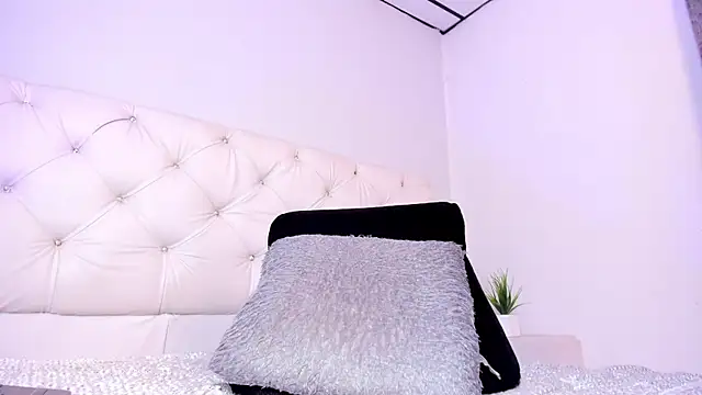 Niicolle Evanss online show from 11/09/25, 01:31