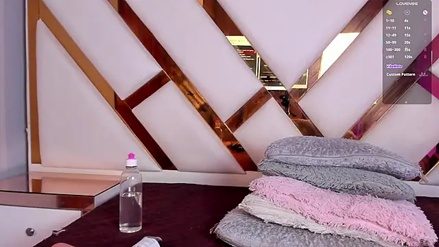 Niicolle Evanss online show from 02/11/26, 08:03