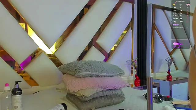 Niicolle Evanss online show from 02/23/26, 07:55