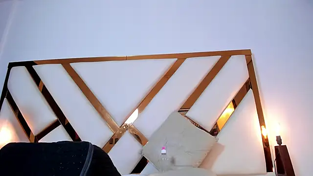 Niicolle Evanss online show from 04/12/26, 09:36