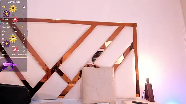 Niicolle Evanss online show from 04/20/26, 08:10