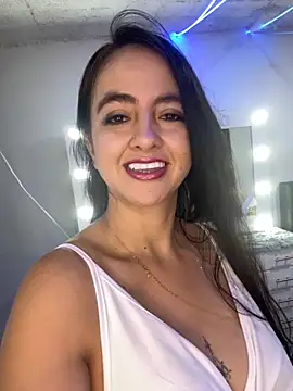 Snapshot of salo-rousee chatting on 11/22/25, 04:50 salo-rousee online show from 11/22/25, 04:50