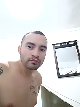 Snapshot of este_juan chatting on 10/18/25, 03:20 este juan online show from 10/18/25, 03:20