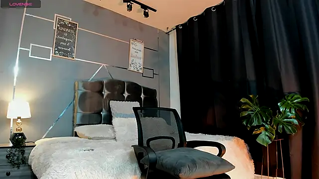 oliver mr  online show from 12/04/25, 08:28