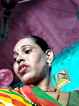 Snapshot of Pooja750 chatting on 10/05/25, 06:56 Pooja750 online show from 10/05/25, 06:56