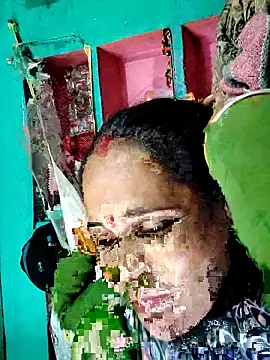 Snapshot of Pooja750 chatting on 10/06/25, 09:29 Pooja750 online show from 10/06/25, 09:29