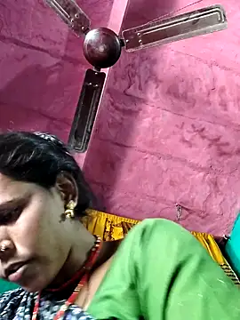 Snapshot of Pooja750 chatting on 10/19/25, 05:19 Pooja750 online show from 10/19/25, 05:19