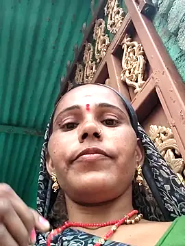 Snapshot of Pooja750 chatting on 10/22/25, 11:43 Pooja750 online show from 10/22/25, 11:43
