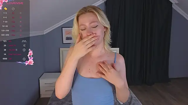 Snapshot of Violet_Willis chatting on 10/03/25, 04:04 Violet Willis online show from 10/03/25, 04:04