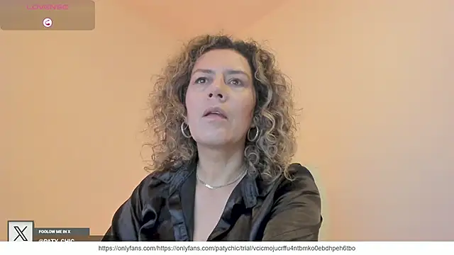 Snapshot of Paty_chic chatting on 10/28/25, 01:36 Paty chic online show from 10/28/25, 01:36